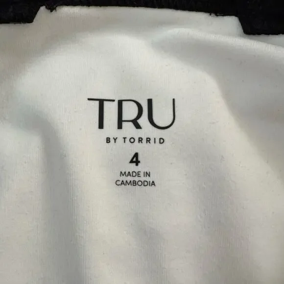 Torrid Performance Core Longline Active Bra Tank White/Black 4X NWT - Picture 9 of 10